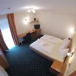 ホテル Herlwirt 3*